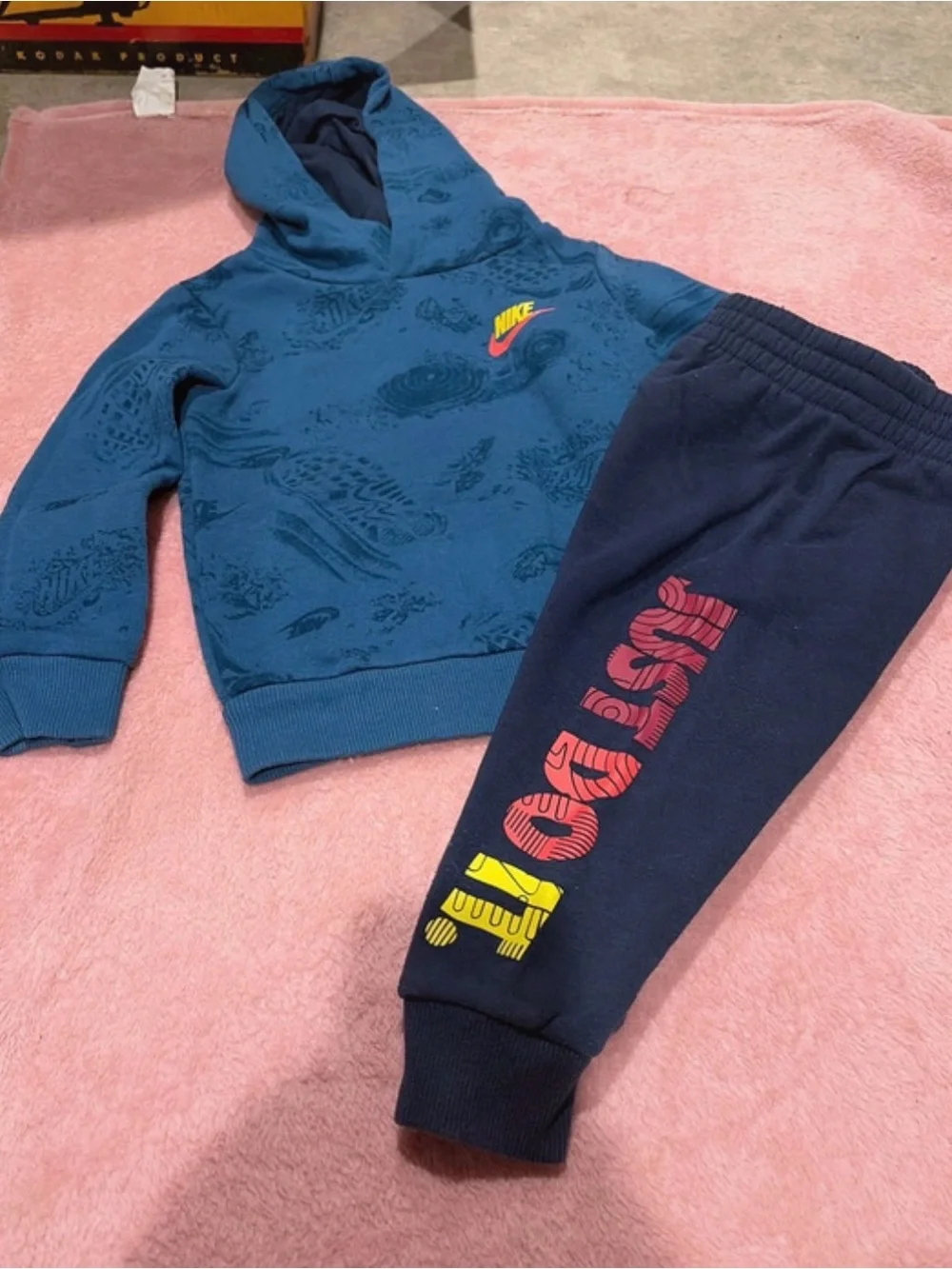 Boys Nike hooded 2pc jogger set sz 2t